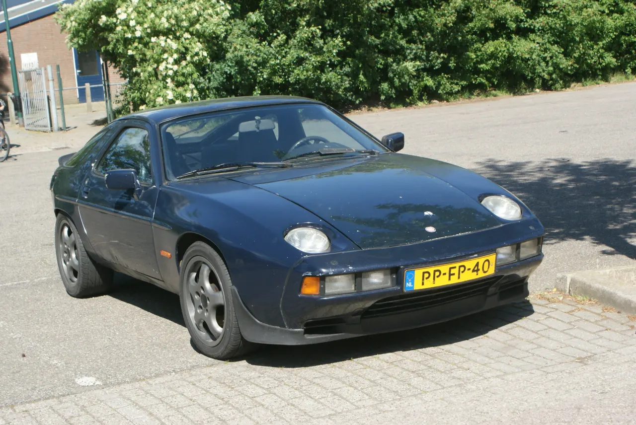 Porsche 928
